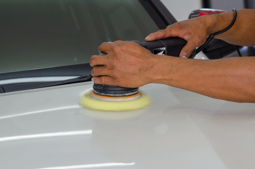 professional car scratch polishing restores damaged paintwork